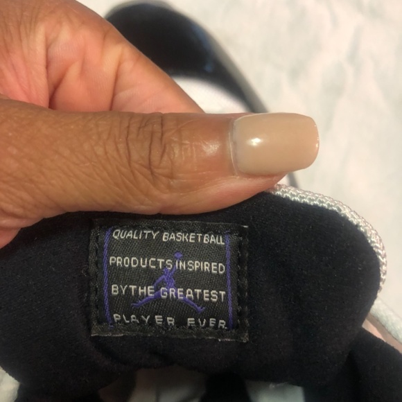 Jordan 11s Retro - Size 9. main image 6